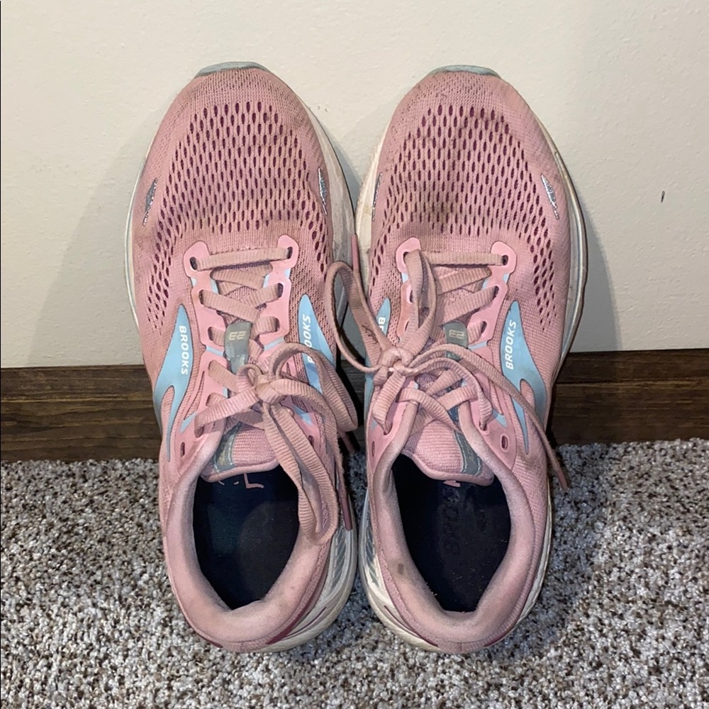 Brooks Adrenaline 23 Pink Sneakers with Mesh Upper and Chunky Soles